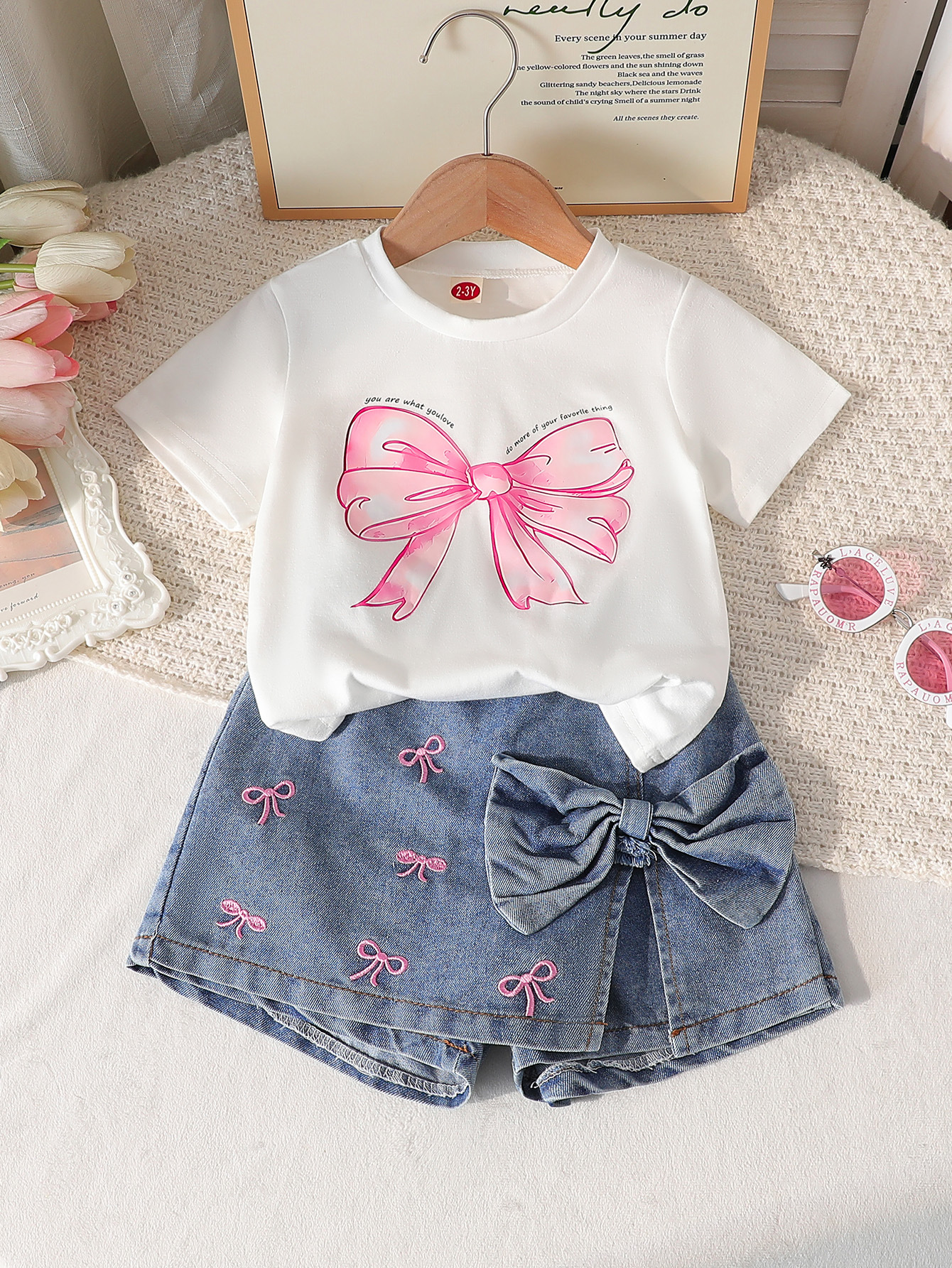 O1CN01I8fkJs1evpDH7DP6l_2360553934-0-cib-1.jpg New cross-border girls' round-neck printed knitted top with bow embroidery and denim pants two-piece set - Image 1